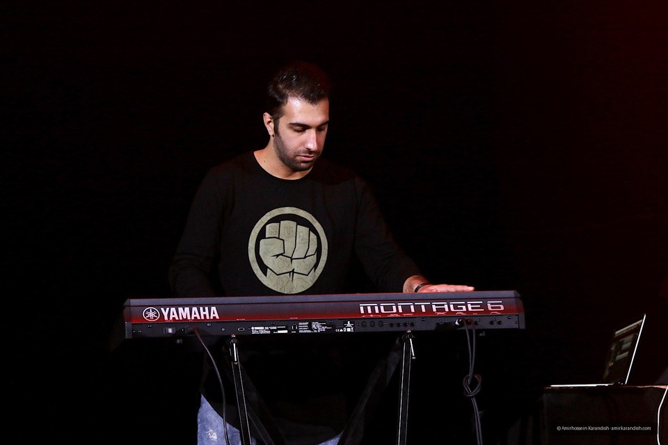 On the sixth night of the 35th Fajr Music Festival, Aron Afshar's concert was held on Monday, February 17, 2020, at the Milad Hall of the Tehran International Exhibition Center.