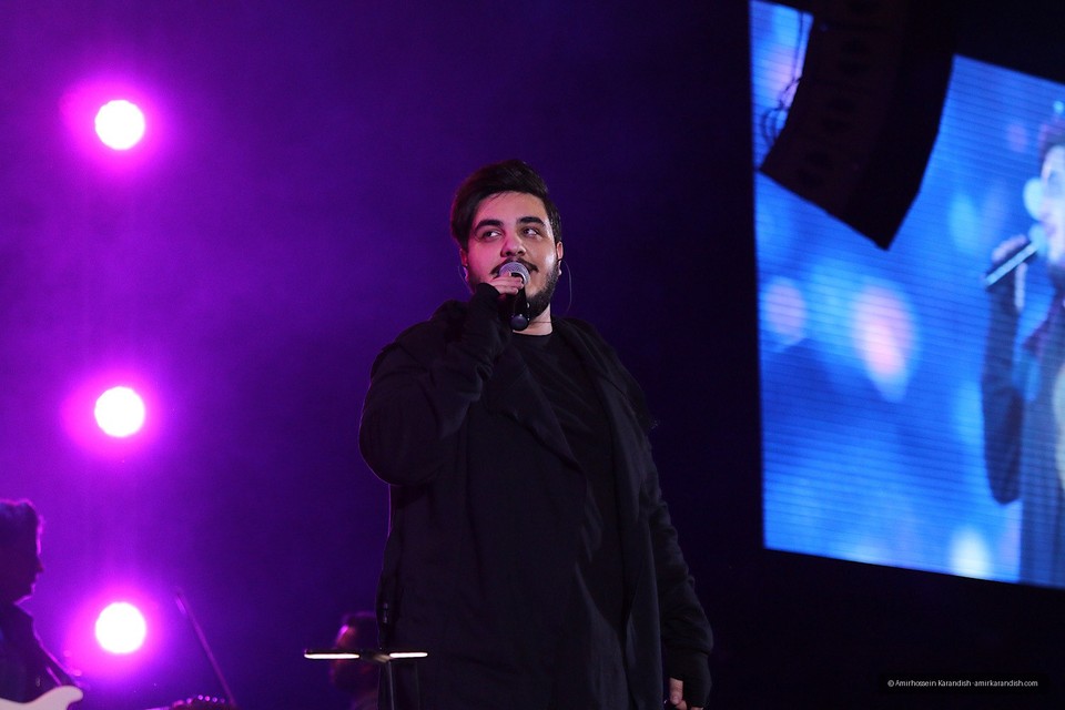 On the sixth night of the 35th Fajr Music Festival, Aron Afshar's concert was held on Monday, February 17, 2020, at the Milad Hall of the Tehran International Exhibition Center.