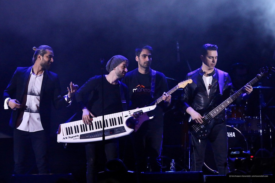 On the fifth night of the 35th Fajr Music Festival, pop singer Makan Band took to the stage on the evening of February 16 at the Milad Hall of the Tehran International Exhibition C