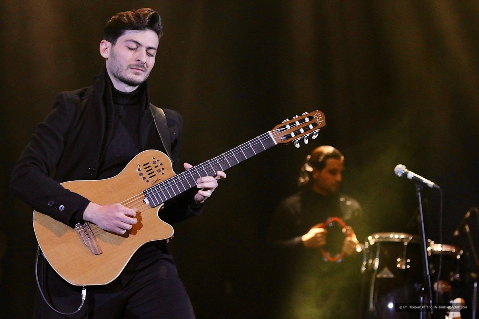 On the fifth night of the 35th Fajr Music Festival, pop singer Makan Band took to the stage on the evening of February 16 at the Milad Hall of the Tehran International Exhibition C