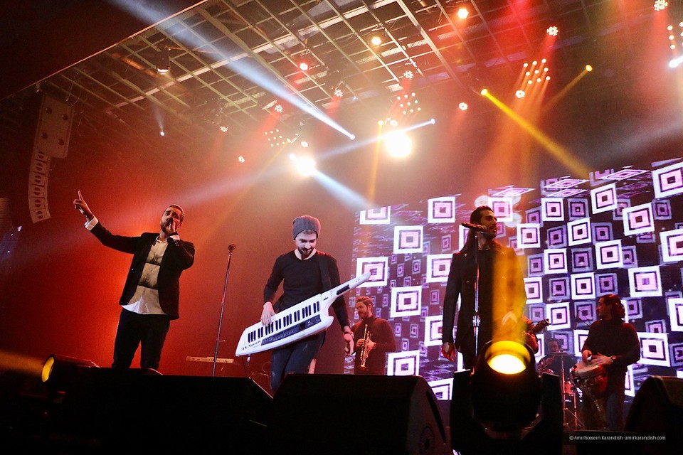On the fifth night of the 35th Fajr Music Festival, pop singer Makan Band took to the stage on the evening of February 16 at the Milad Hall of the Tehran International Exhibition C