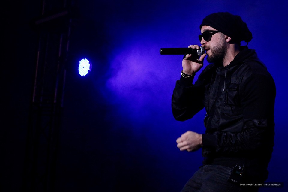 The 35th Fajr Music Festival officially kicked off on Wednesday, February 12, with a performance by pop singers Arash and Masih Adl Parvar (Masih & Arash AP) at the Milad Hall of t