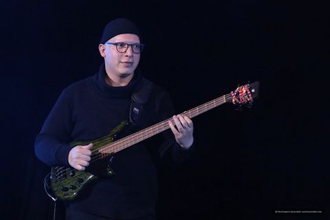 Mohsen Ebrahimzadeh 1 · 10