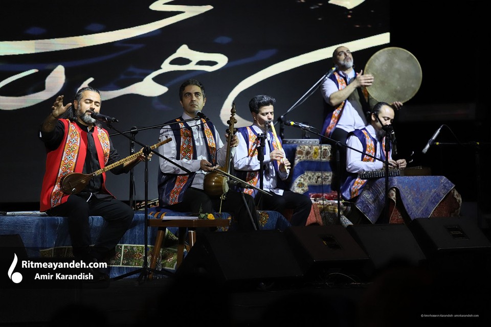 The Parvaz Homay concert was held on January 21, 2022 (Bahman 1, 1400) at the Iranian Convention Center (Arikeh Iranian) in two sessions (at 18:30 and 22:00).