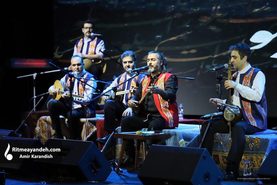 The Parvaz Homay concert was held on January 21, 2022 (Bahman 1, 1400) at the Iranian Convention Center (Arikeh Iranian) in two sessions (at 18:30 and 22:00).