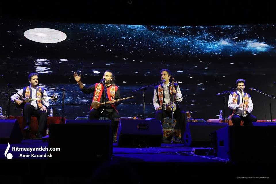 The Parvaz Homay concert was held on January 21, 2022 (Bahman 1, 1400) at the Iranian Convention Center (Arikeh Iranian) in two sessions (at 18:30 and 22:00).