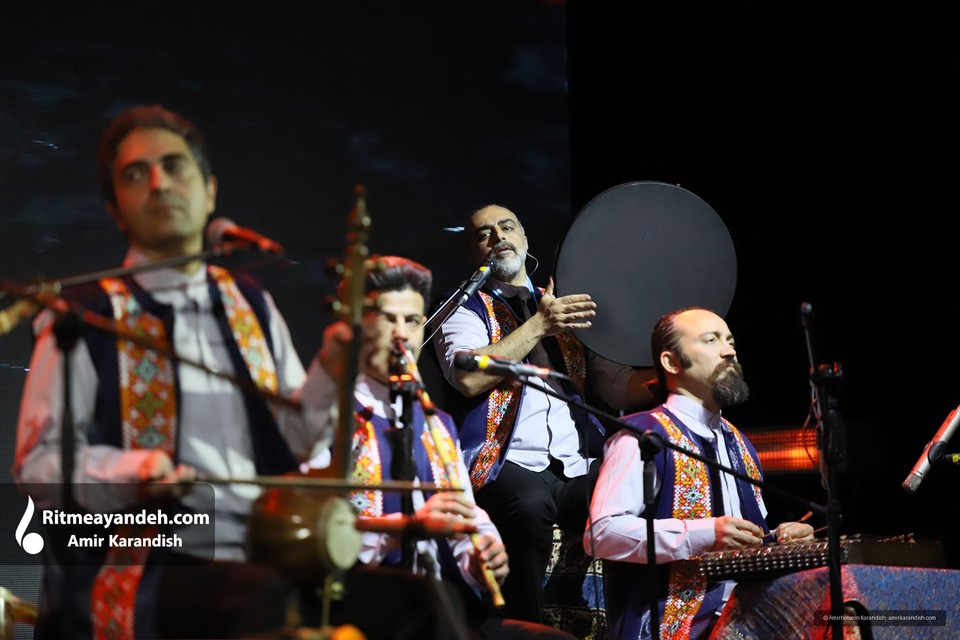 The Parvaz Homay concert was held on January 21, 2022 (Bahman 1, 1400) at the Iranian Convention Center (Arikeh Iranian) in two sessions (at 18:30 and 22:00).