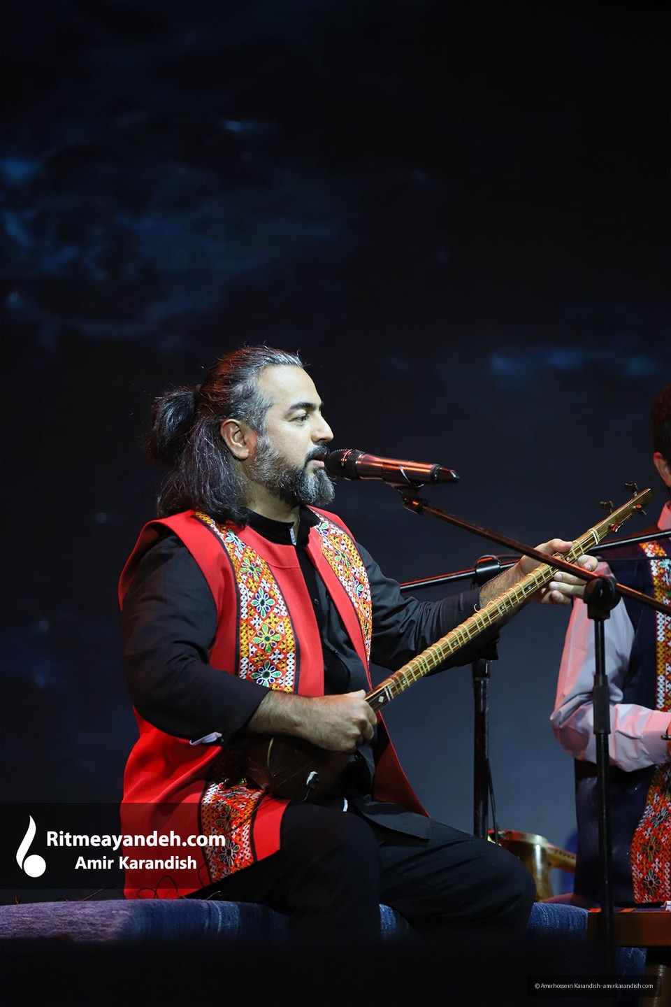 The Parvaz Homay concert was held on January 21, 2022 (Bahman 1, 1400) at the Iranian Convention Center (Arikeh Iranian) in two sessions (at 18:30 and 22:00).