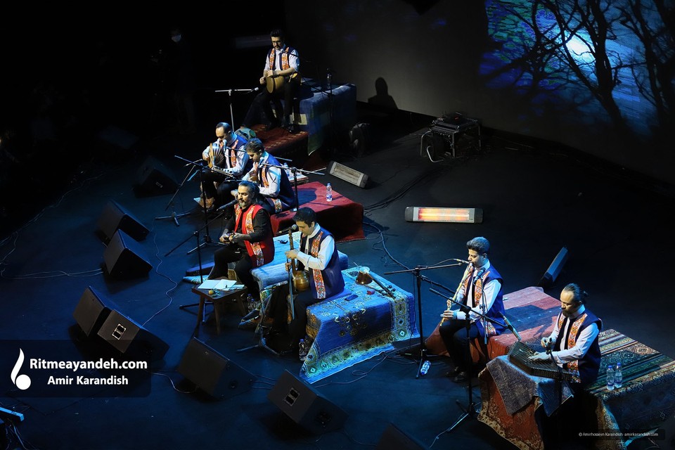 The Parvaz Homay concert was held on January 21, 2022 (Bahman 1, 1400) at the Iranian Convention Center (Arikeh Iranian) in two sessions (at 18:30 and 22:00).