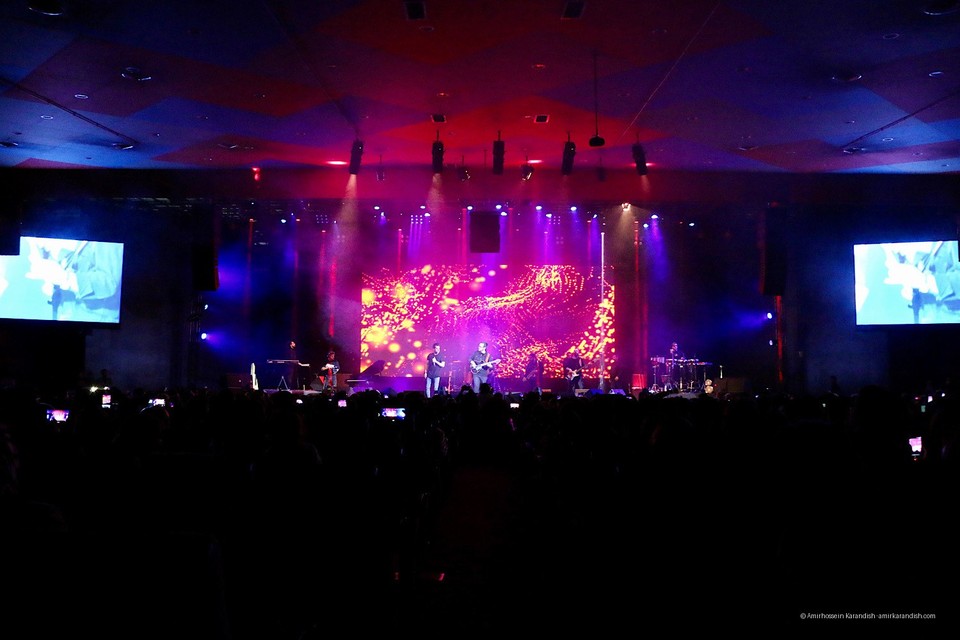 Pop singer Reza Bahram took to the stage at the 35th Fajr Music Festival on the evening of February 14 at the Milad International Exhibition Hall.