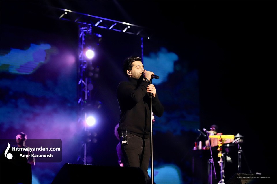 Reza Bahram hosted 2,500 spectators at the Espinas Palace Hotel (Tehran, Iran) on the evening of January 19, 2022. At that time, Reza Bahram held the record for performing concerts