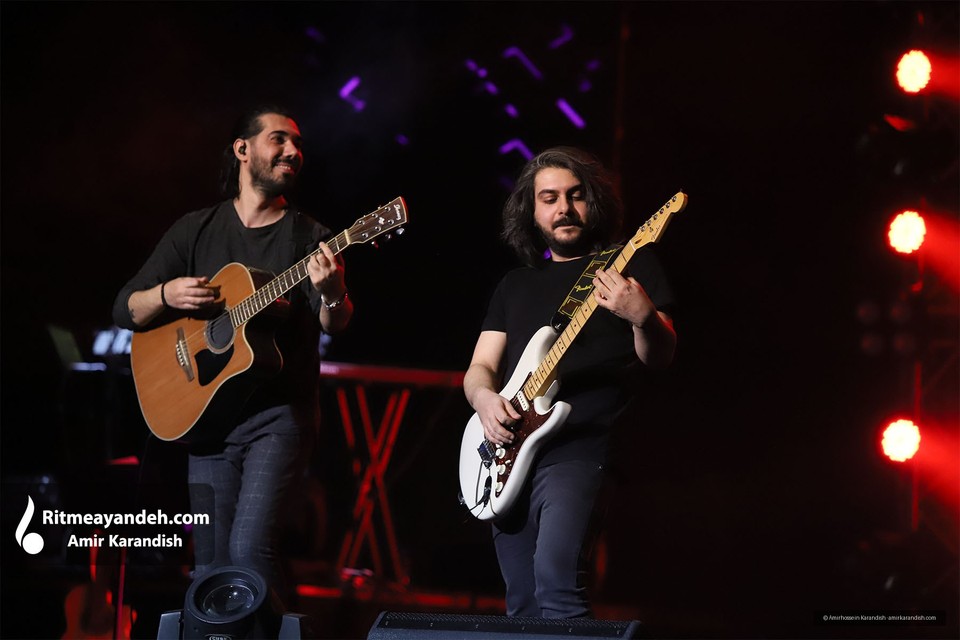 Reza Bahram hosted 2,500 spectators at the Espinas Palace Hotel (Tehran, Iran) on the evening of January 19, 2022. At that time, Reza Bahram held the record for performing concerts