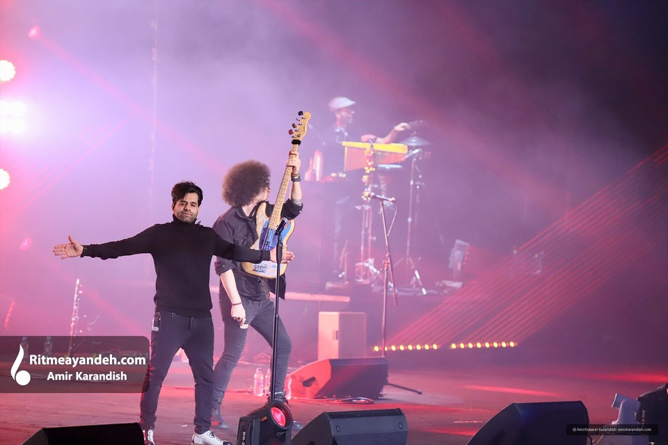 Reza Bahram hosted 2,500 spectators at the Espinas Palace Hotel (Tehran, Iran) on the evening of January 19, 2022. At that time, Reza Bahram held the record for performing concerts