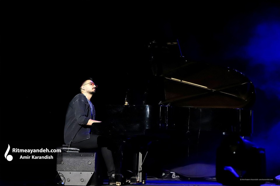 Reza Bahram hosted 2,500 spectators at the Espinas Palace Hotel (Tehran, Iran) on the evening of January 19, 2022. At that time, Reza Bahram held the record for performing concerts