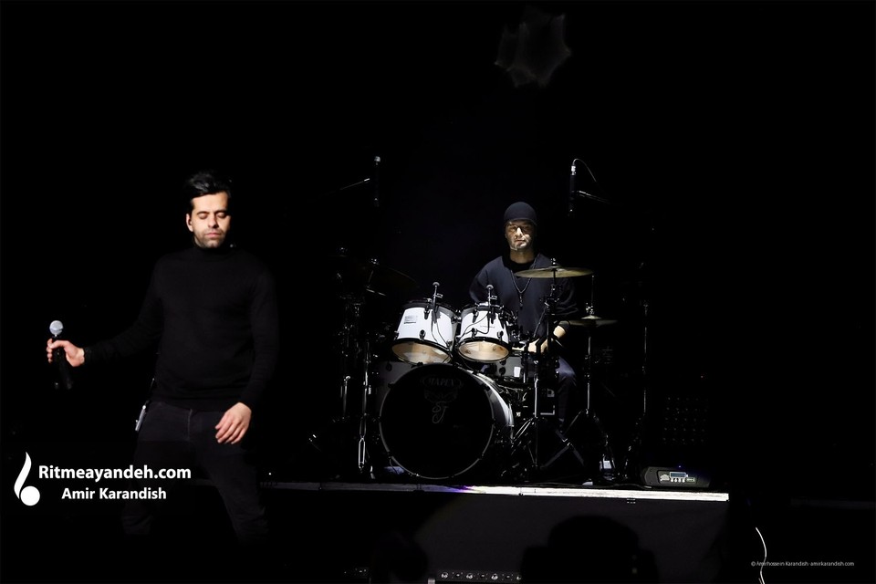 Reza Bahram hosted 2,500 spectators at the Espinas Palace Hotel (Tehran, Iran) on the evening of January 19, 2022. At that time, Reza Bahram held the record for performing concerts