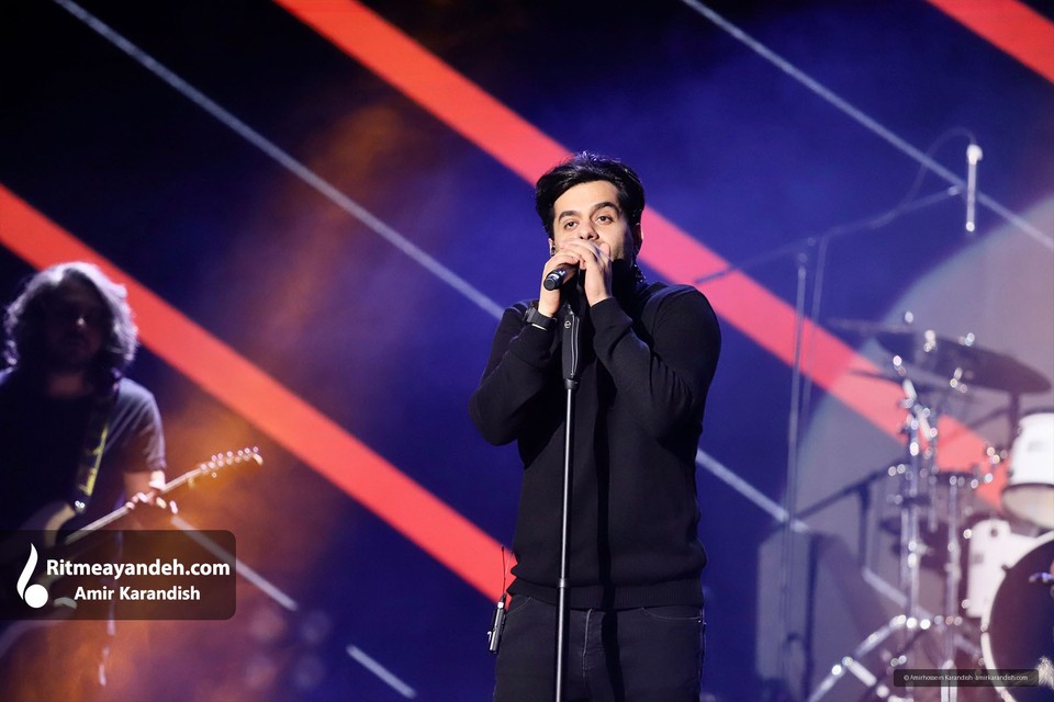 Reza Bahram hosted 2,500 spectators at the Espinas Palace Hotel (Tehran, Iran) on the evening of January 19, 2022. At that time, Reza Bahram held the record for performing concerts