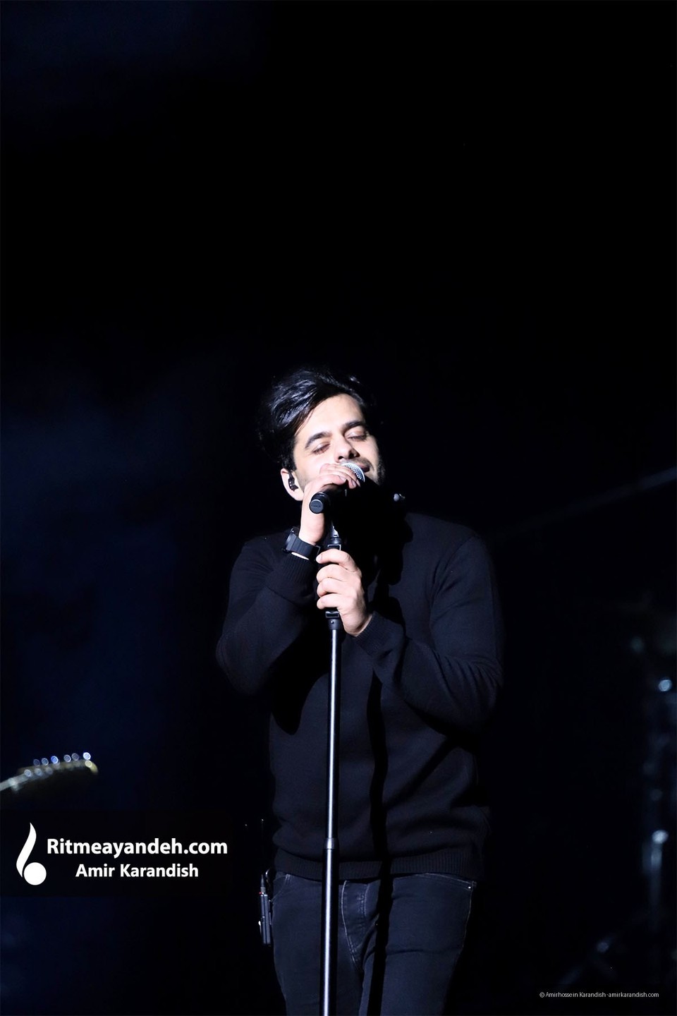 Reza Bahram hosted 2,500 spectators at the Espinas Palace Hotel (Tehran, Iran) on the evening of January 19, 2022. At that time, Reza Bahram held the record for performing concerts